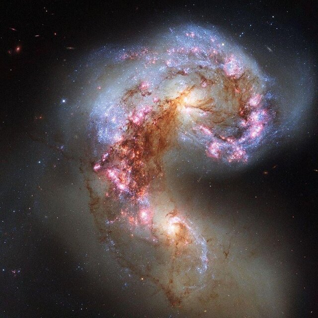 زوج کهکشان دوشاخک NGC 4038 و NGC 4039